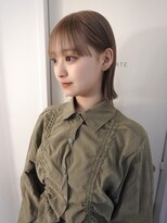 ケアブリーチハイトーングレージュカラーボブカット