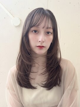 ビーチ(BEACH) アッシュブラウン透け感カラーレイヤーカット