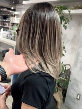 アポロ 横浜駅店(apollo) xバレイヤージュ/ホワイトグレージュ/レイヤーカット