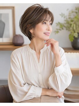 バグズ(Baguz) 40代50代大人美人小顔ひし形ショートレイヤー丸みショートヘア