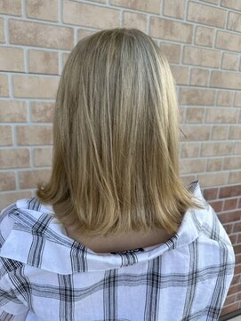 フィガロ(figaro) 伸ばしかけ切りっぱなしボブ