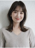 ナチュラルな外ハネくびれミディアム前髪あり×艶ブラウンカラー