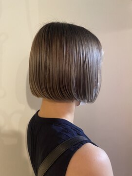 ジャネイロ バイ エイデザイン 都立大学(JANEiRO by A.Design) 【髪質改善】ツヤツヤ♪大人ハイトーン切りっぱなしボブ