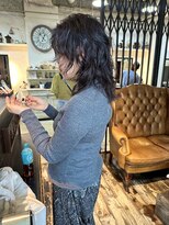 トレンチ(TRENCH)&nbsp;黒髪　レイヤーパーマ　ウルフパーマ　ネビージュ