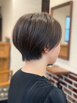 ヴィント(Vint.) 後頭部のシルエットが綺麗なショート