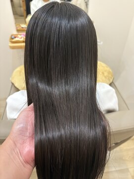 ソルチュナ 衣笠(SOLTUNA) 縮毛矯正で艶髪へ