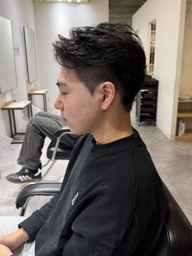 ニアウ 太田店(Niau) MEN’S HAIR/サーフカール/刈り上げセンターパート/太田