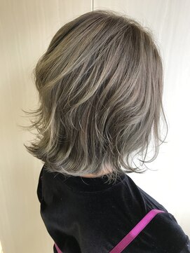 アヴァンス 江坂店(AVANCE.) 外ハネボブ重軽グレージュ《星野 良太》