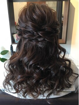 ヘアアンドメイク フルール(FleuR) ハーフアップ