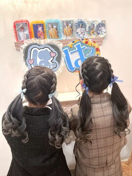 グルーヴ グルーヴ フェエリー(groove groove feerie) まおいくらのあみあみツインテール 新宿歌舞伎町ヘアセット