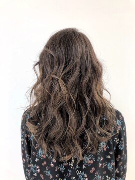 エヌプラス(N+) 黒髪グラデヘアーオリーブグレー小顔に見せるヘアココアベージュ