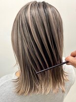 セル(CELL)&nbsp;外国人風バレイヤージュ、ハイライトカラーアッシュグレージュ