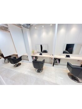 【西田辺駅徒歩2分】3席だけの広々とした空間にフルフラットのシャンプー台で癒しのプライベート時間を♪