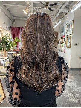 マリアナ(Mariana) ハイライトショートヘアレイヤーカットダブルカラー