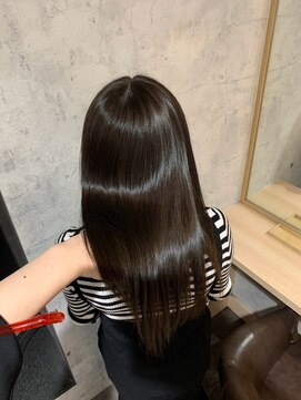 アフィナー(Afinar) 【横浜/横浜駅】艶髪/アッシュベージュ/ストレートロング