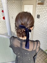 アップヘア　シニヨン　ふわふわアレンジ　参列ヘア