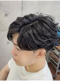 メンズフェザーパーマ　刈り上げセンターパート毛流れパーマ