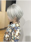 ホワイトシルバーホワイトブロンドブリーチ＆ダブルカラー横浜駅