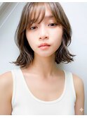 earthショートレイヤーボブミルクティー丸みショートボブ