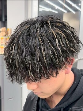 オーバル ジングウマエ(OVARL jingumae) 縦落ちパーマツイストスパイラルパーマハイライト