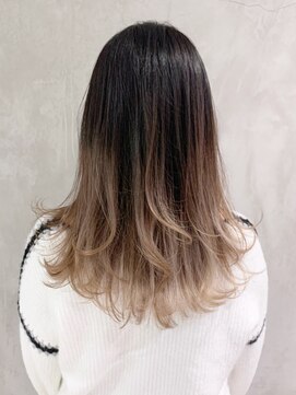 アイティーバイアルバム 藤沢店(IT by ALBUM) グラデーションロング_カーキグレージュマッシュ_ba318112