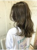 セミロング/ハイライト/グレージュ　担当　夕島