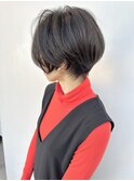大人黒髪前下がりハンサムショート