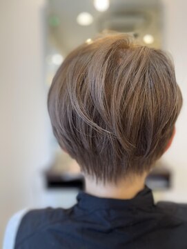 トリコ(TORICO) ショート　グレージュカラー