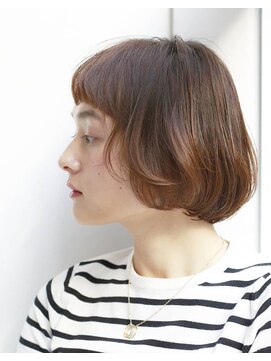 メゾンブラン アヴェダ(Maison Blanc AVEDA) 柔らかい印象の前上がりボブ