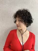 ミクマル(micmal)&nbsp;30代40代くせ毛風パーマ丸みショート小顔カット抜け感外国人風