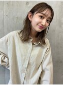 ベージュ