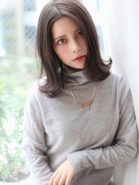 ヴィヴィ(VIVIE) ブリーチなし透明感ブルーグレージュセンターパート外ハネミディ