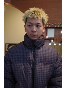 エディ(Edy) スパイキーショートブロンド抜きっぱなしブロンド眉毛カット岡山