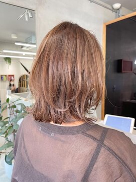 ナル(nalu.) ミディアムレイヤー / くびれヘア / ハイライトカラー