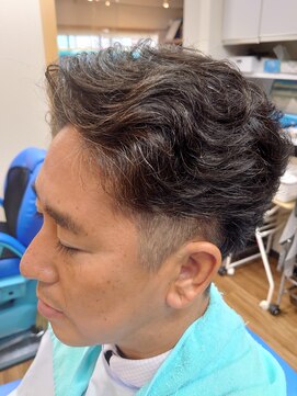 ヴェルデ シンバシ(VERDE SHINBASHI) ゆるウェーブパーマ ツーブロック ショート ビジネスマン 黒髪