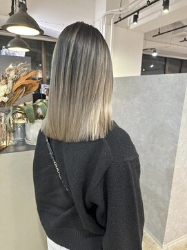 メリー オオサカ(Merly Osaka) ストレートが可愛いバレイヤージュ！_contrast ash beige_