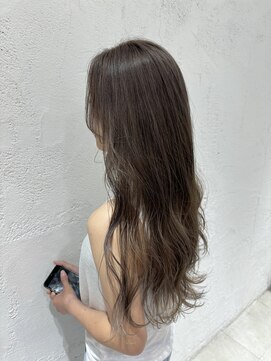 シェリ(Cheri) 1ブリーチで作るベージュカラー.