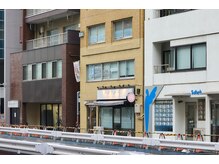 カラニ 代々木(kalani)の雰囲気（外観　明治通り沿いで分かりやすい）