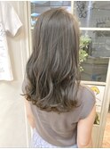 赤みを抑える柔らかオリーブベージュ2025赤羽