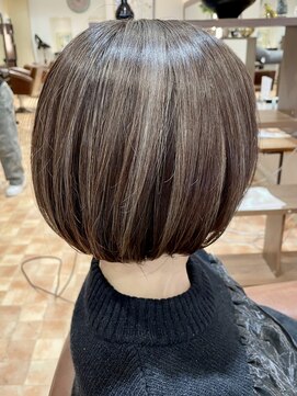 アイニ 河内小阪店(aini) 白髪ぼかしカラー白髪ぼかしハイライト大人ショート30、40、50代