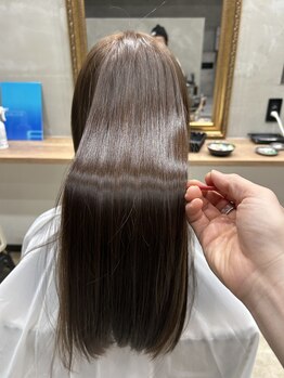 カミファクトリーライン(KAMI factory Rain)の写真/触れたくなるようなうるツヤ髪へ導く、こだわりの厳選トリートメントが自慢のサロンです◎