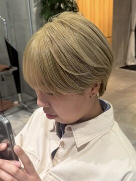 キリ 逗子(kiri) 逗子葉山ブロンドベージュミルクティーダブルカラーブリーチY137