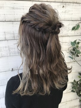 バース ヘアデザイン(Birth hair design) ハーフアップ
