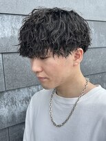 ヒュイル バイ ニアウ(Hwyl by Niau) メンズマッシュパーマ波巻きスパイラルパーマニュアンスパーマ