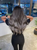 メリー オオサカ(Merly Osaka)&nbsp;contrast silver balayage