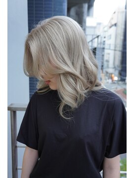 シィーム(cime) ホワイトベージュ　ハイトーン