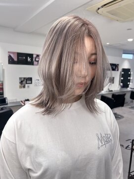 キング 心斎橋店(K!ng) ハイライトカラーミルクティーベージュレイヤーカット