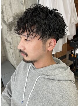 モーブ(MAUVE) ツイストスパイラルパーマメンズマッシュツーブロック刈り上げ