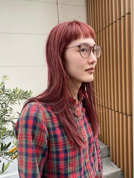 ナチュラルの中にも個性のあるカラー