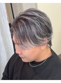ホワイトシルバーアッシュバレイヤージュツーブロセンターパート